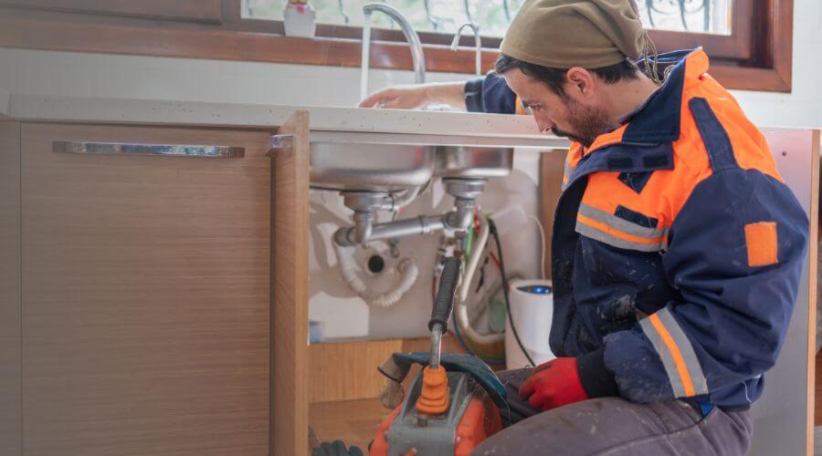 Expert burst pipe repair services in Mirando City, TX